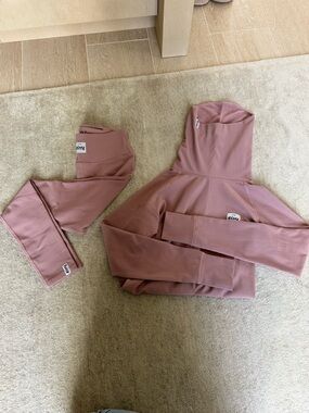 EINY Icecold Gaiter Rib Top and matching Pocket Rib Tights